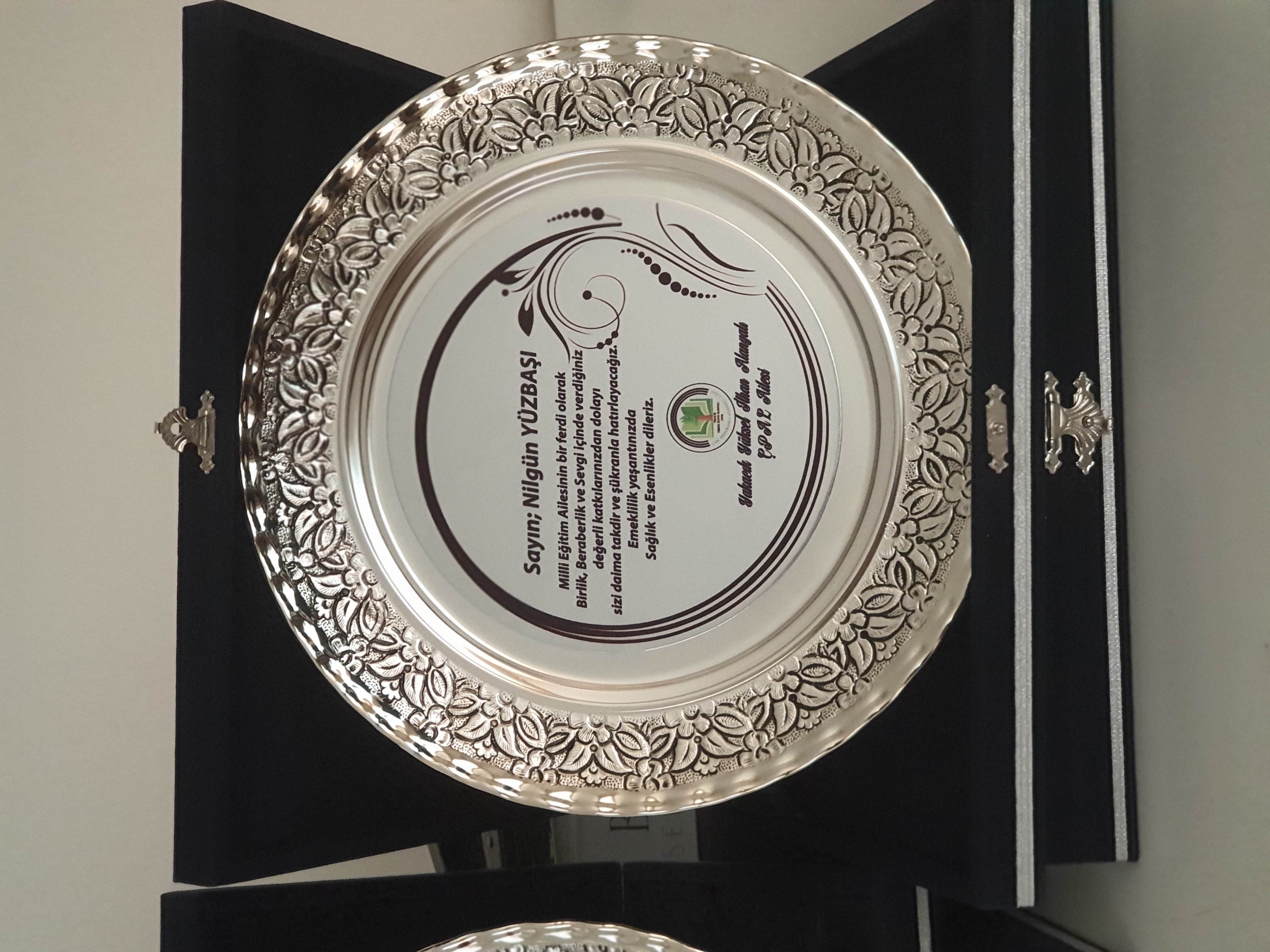 Gümüş Renk Metal Tabak Plaket 