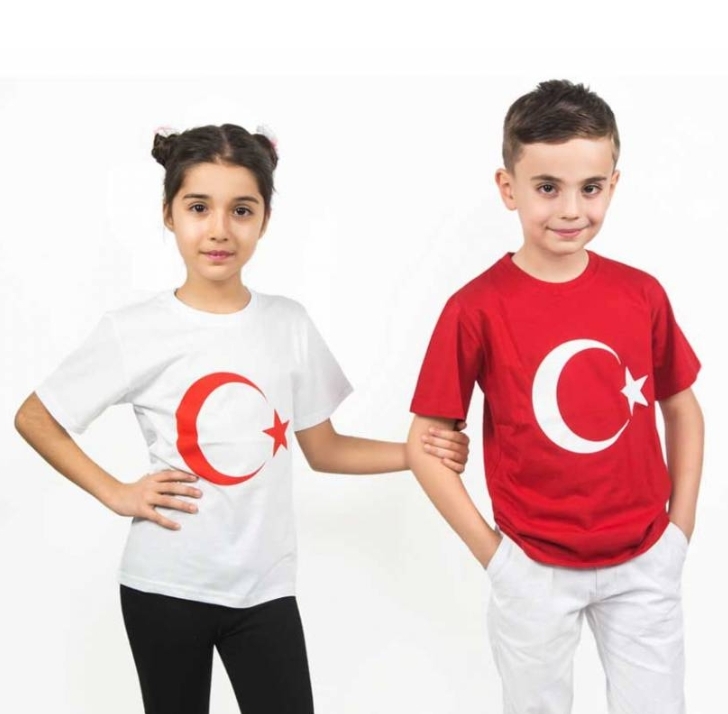 23 Nisan Bayram Erkek Beyaz Partalon + Kırmızı Ayyıldız Baskı Tişört